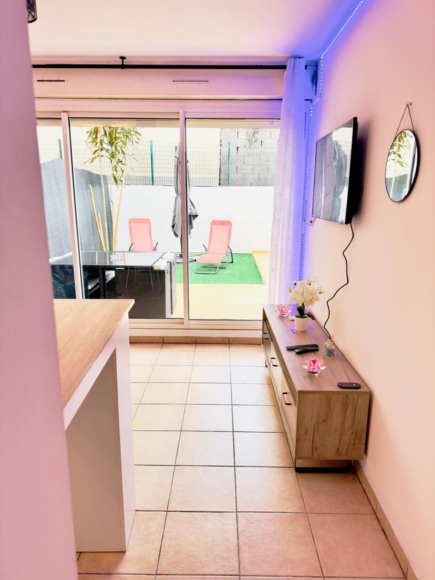 Le Petit Oasis Apartment Сен Дьони Екстериор снимка