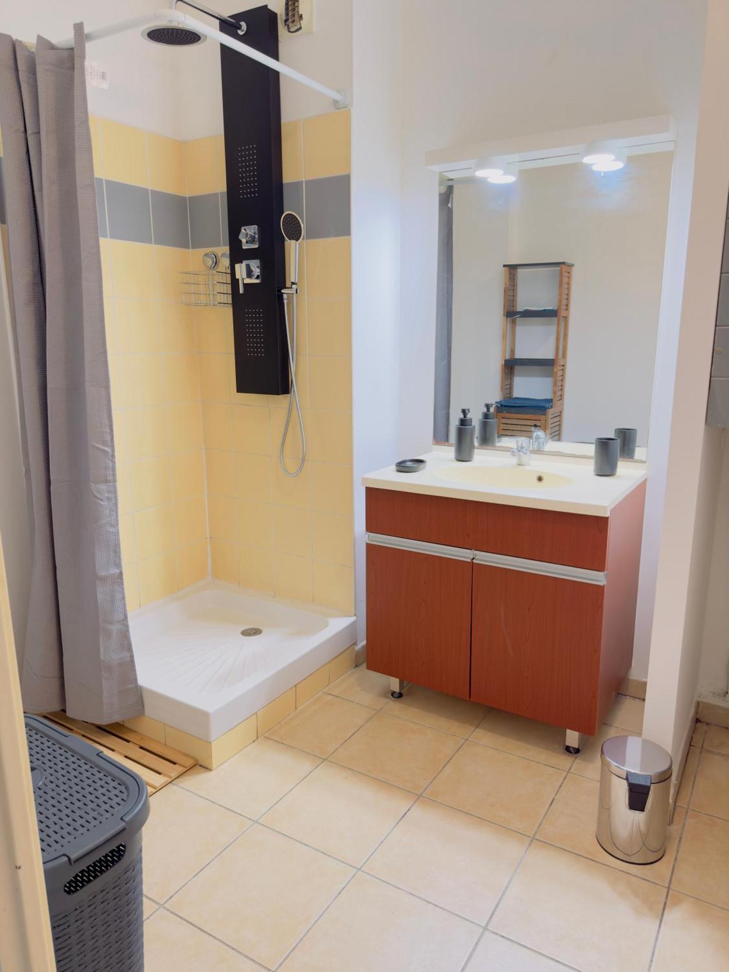 Le Petit Oasis Apartment Сен Дьони Екстериор снимка